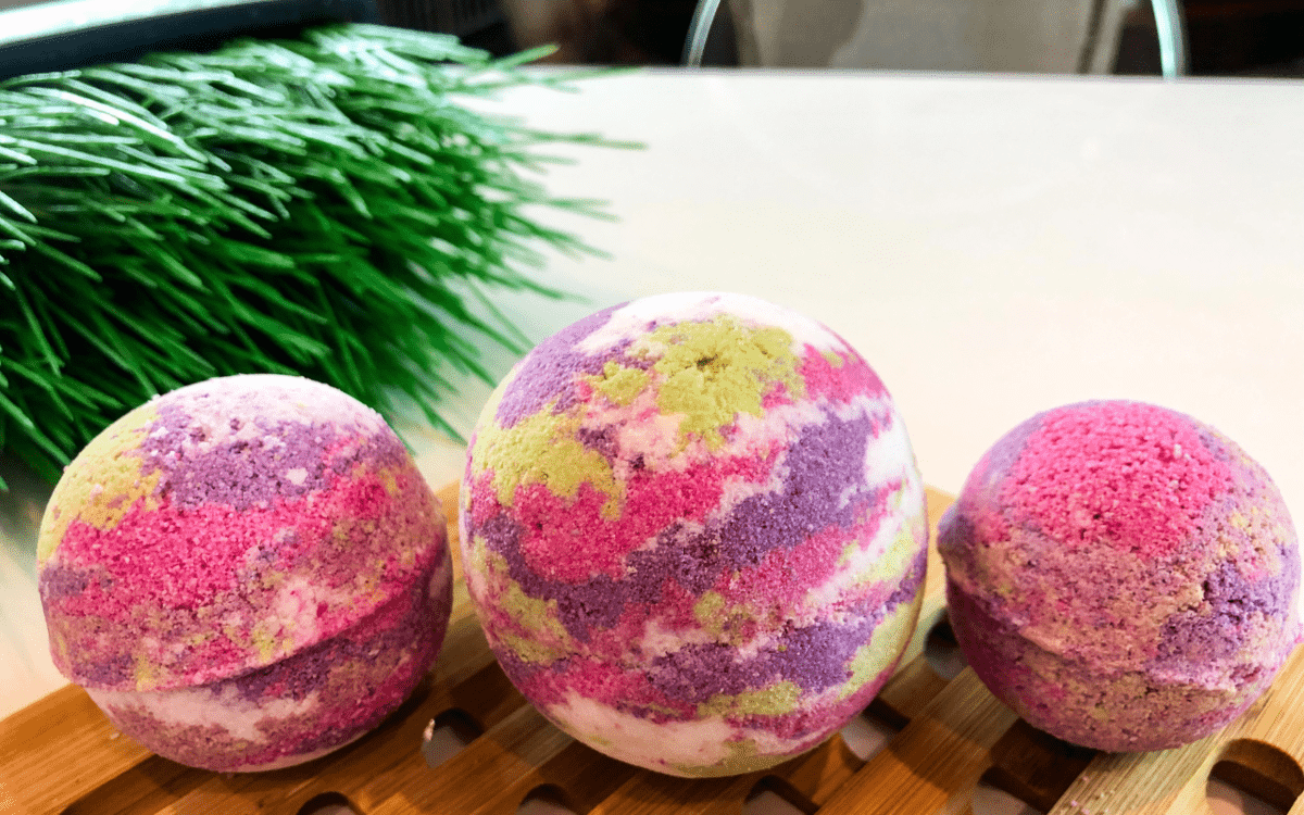 Easy Moisturizing Homemade Bath Bomb Recipe